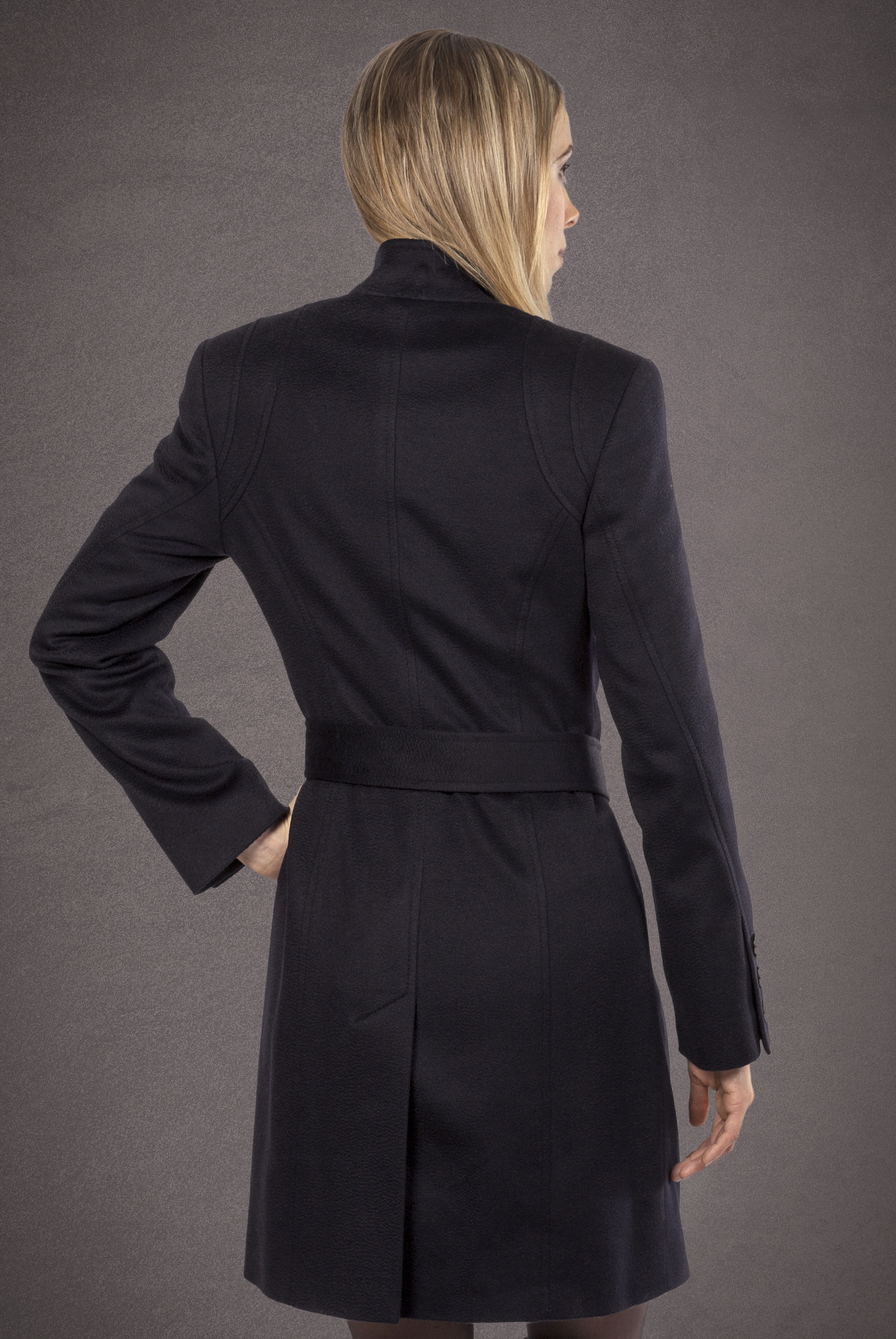 Meldes De Luxe – Fitted 100% cashmere coat with tailored collar - Dark blue – Ref: 375-2-02